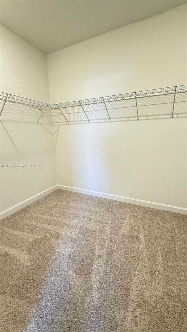 Building Photo - 2984 SE 23rd Ave