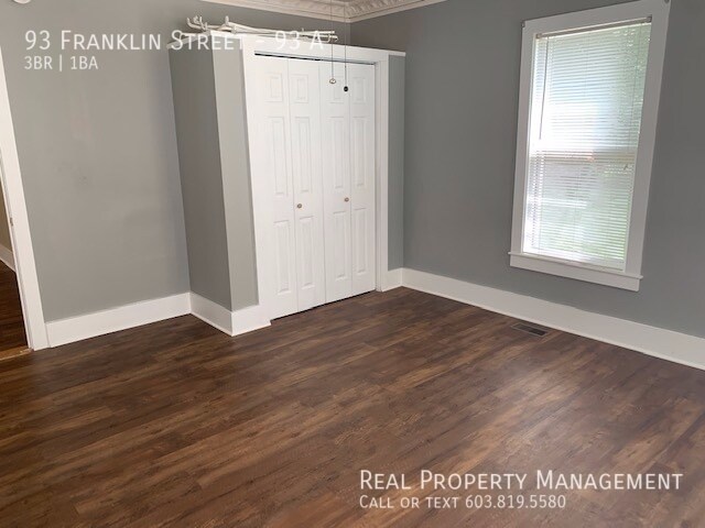 Building Photo - 1st Floor 3 Bedroom Duplex- Great Location