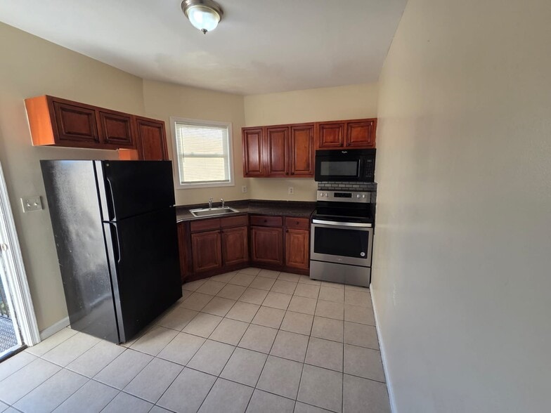 Building Photo - 3815 Belle Ave