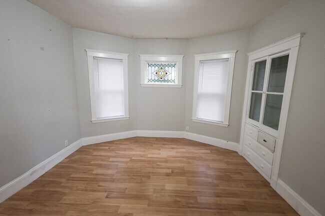 Building Photo - 82 Fuller St