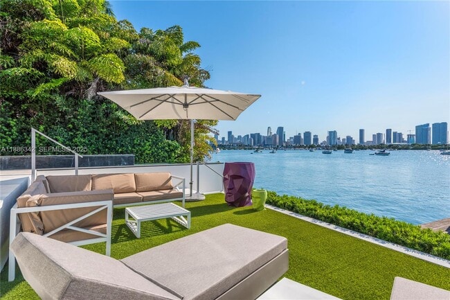 Building Photo - 440 S Hibiscus Dr