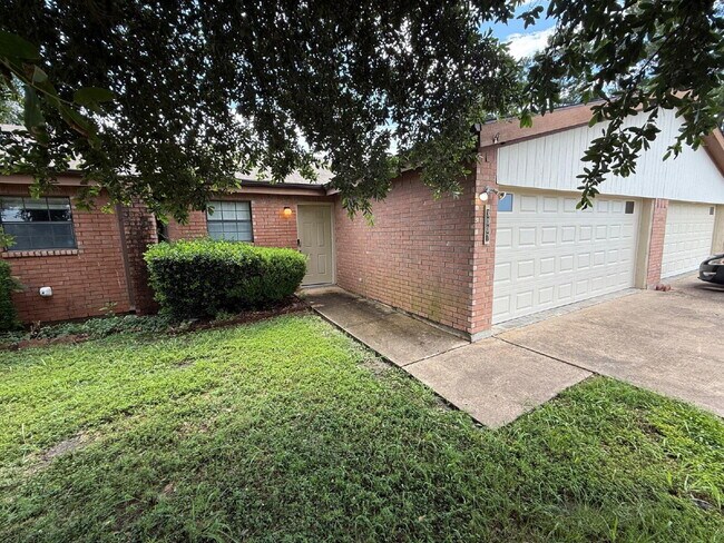 Building Photo - Spacious Duplex Living Near TAMUC with Attached 2 Car Garage!