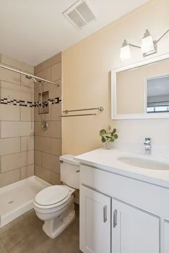 Building Photo - $2,550.00 - 4 Bedrooms, 2.5 Bathroom, Town...