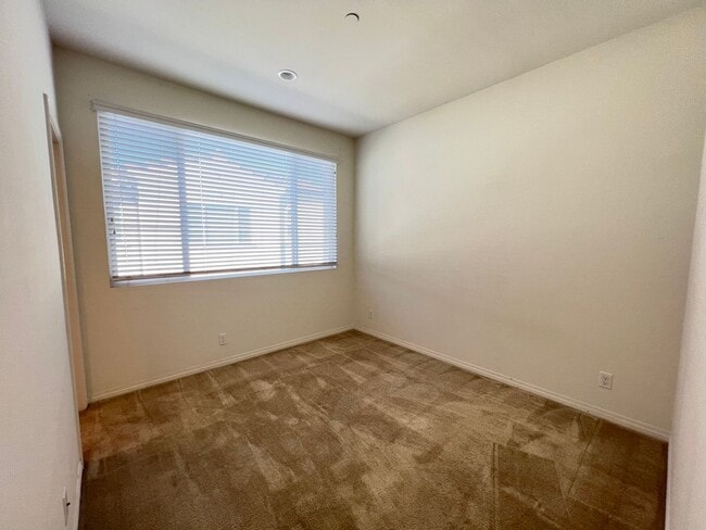 Building Photo - Wonderful 3 Bedroom 3 Bathroom Anaheim Condo in Gated Community