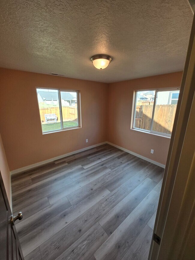 Building Photo - Charming home in NE Redmond