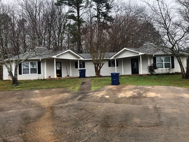 Primary Photo - Oconee County Duplex!