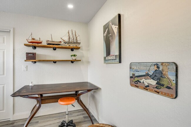 Building Photo - 415 N Shore Dr