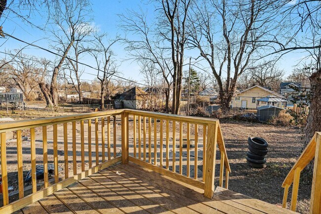 Building Photo - Beautiful 2 Bedroom 1 Bathroom Home in Kansas City!