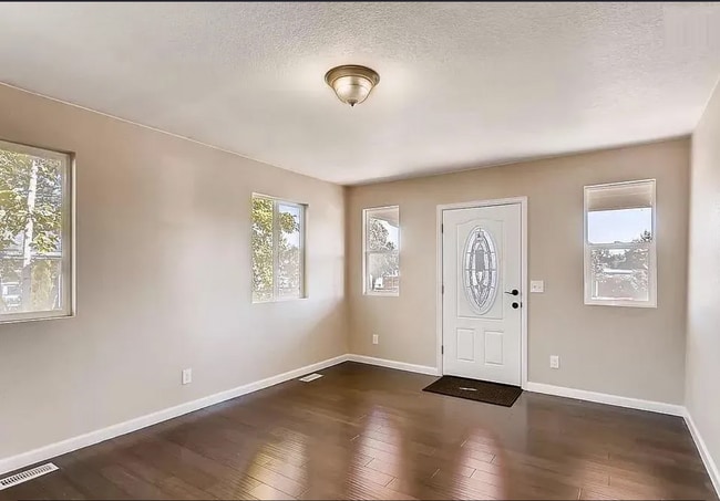 Building Photo - 609 Tennyson St