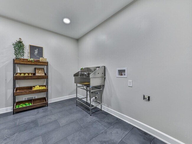 Building Photo - 120 Huntcliff Point NE