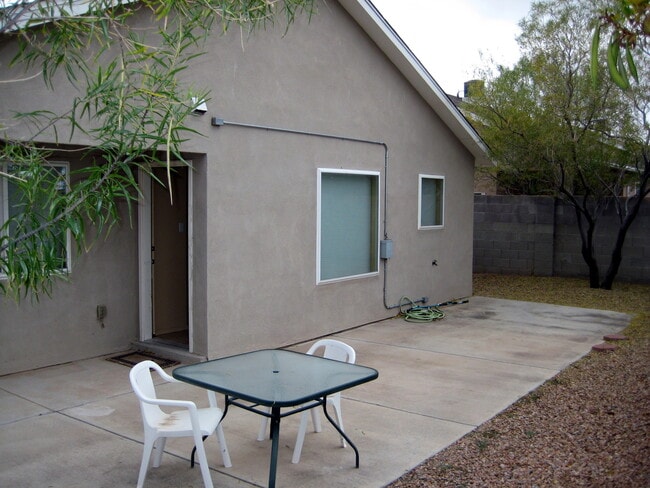 Building Photo - Beautiful  4 Bedroom Home