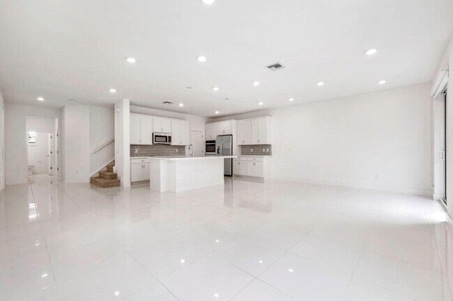 Building Photo - 214 Preserve Trl S