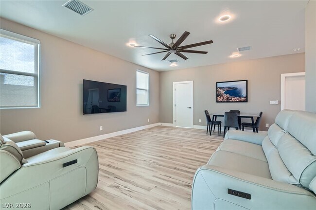 Building Photo - 7074 Pinebrook Ct