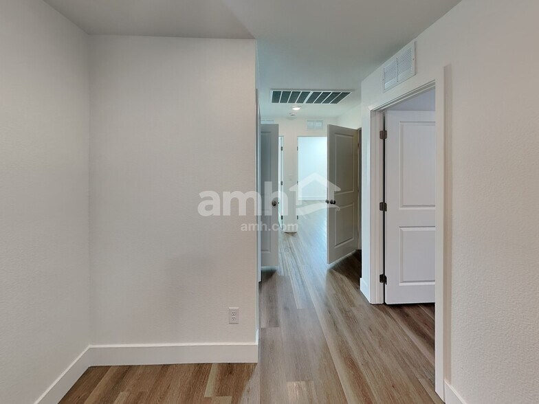 Building Photo - 8182 Winterfell Peak Ave