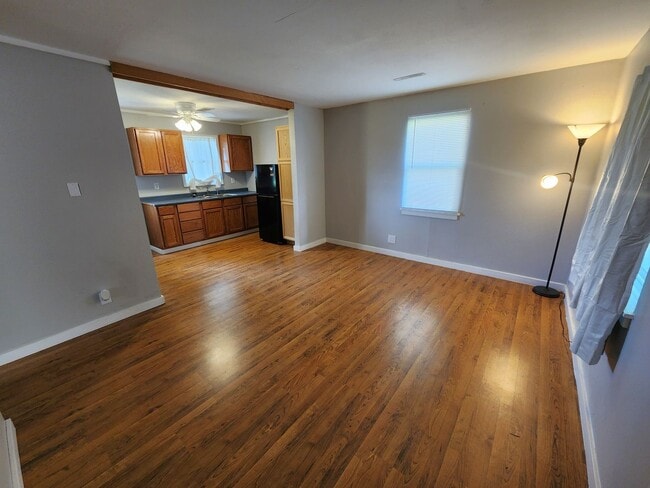 Building Photo - Very nice 2BR home with parking off street near major employers!