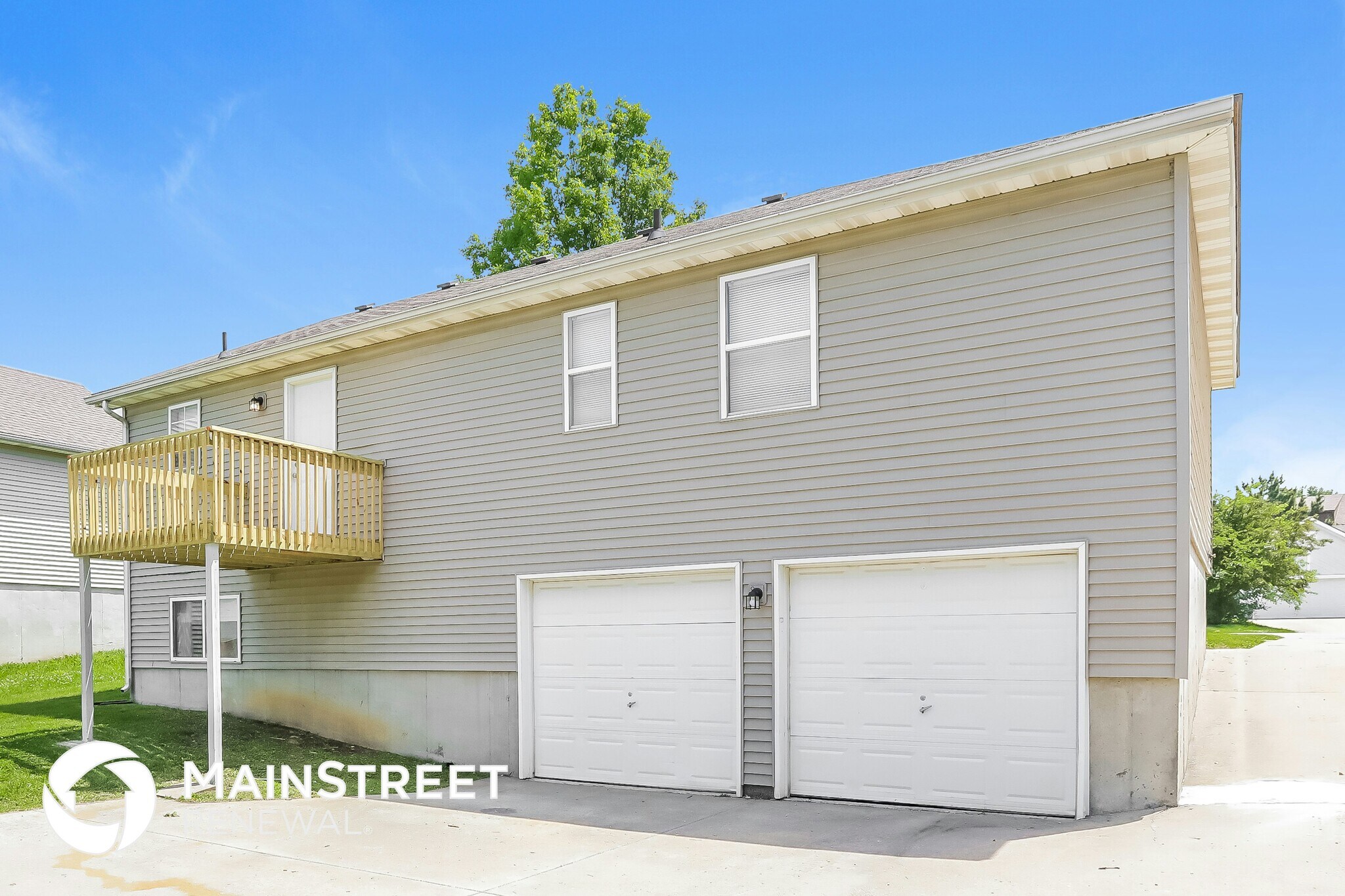 Building Photo - 1024 NE Queens Ct