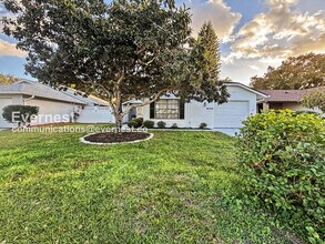 Building Photo - 3 Bed/2 Bath Home with Fenced Yard & Garage / Available Now!