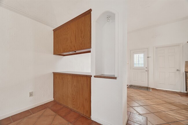 Building Photo - 3306 S Greenpark Dr