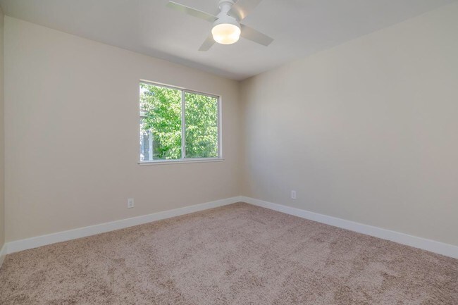 Building Photo - 3121 Woods Cir