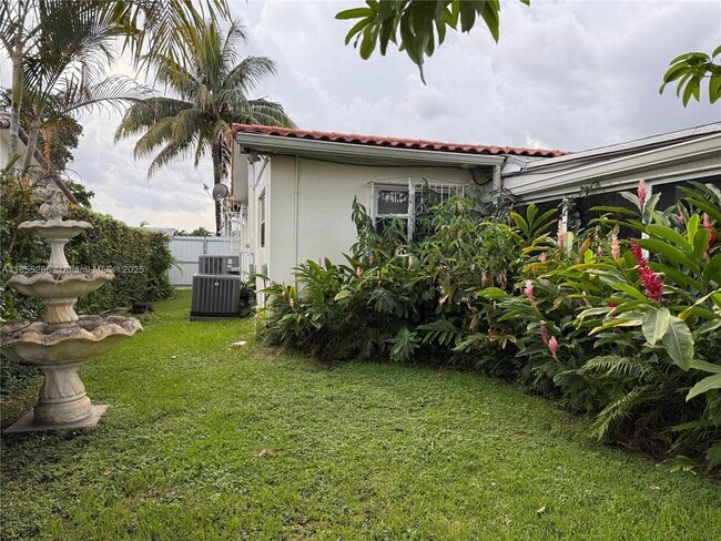 Building Photo - 1715 SW 102nd Ct