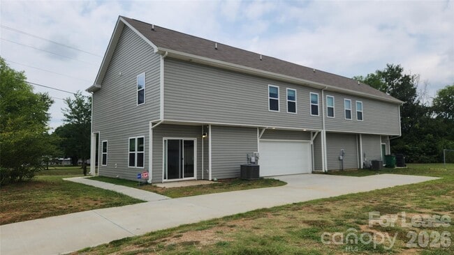 Building Photo - 14320 Moss Rd