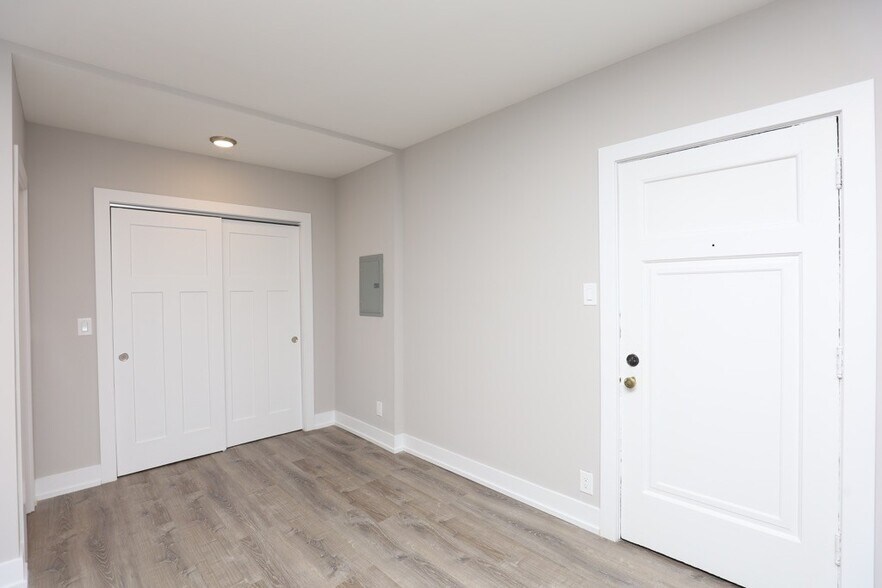 Building Photo - 4551 N Damen Ave