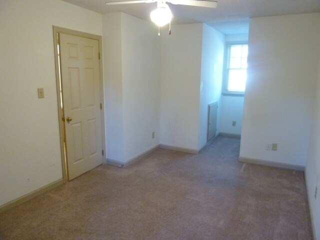 Building Photo - Inviting 3br house in Morrisville with woo...