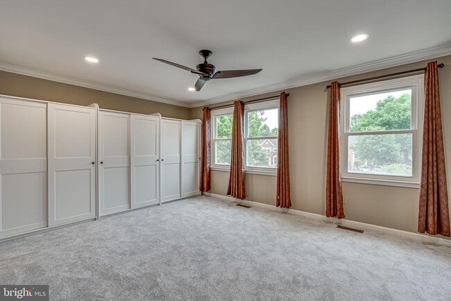 Building Photo - 8061 Sky Blue Dr