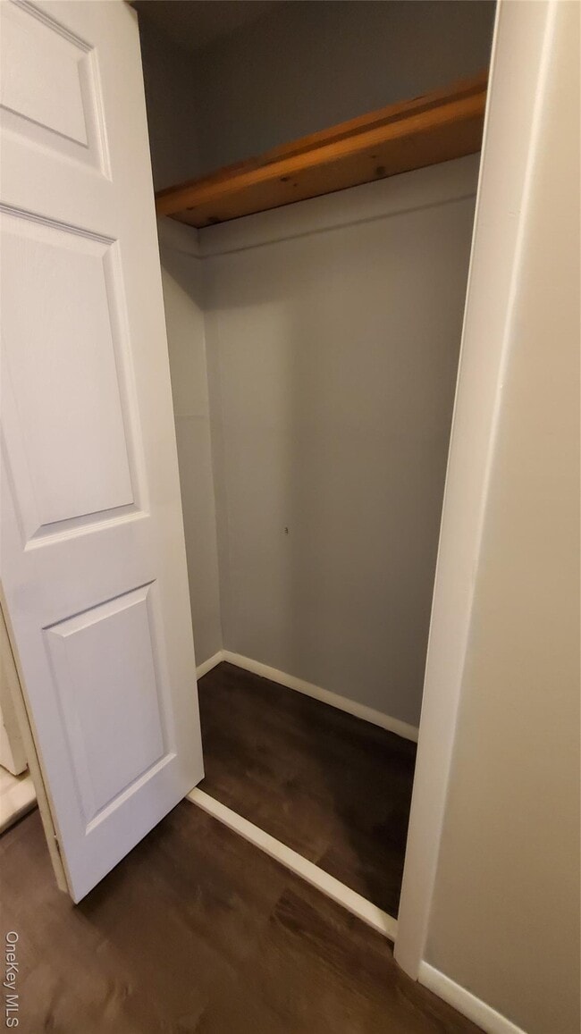 Building Photo - 460 Old Town Rd