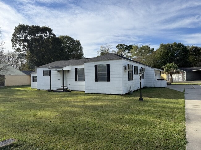 Building Photo - 6899 Jefferson Blvd