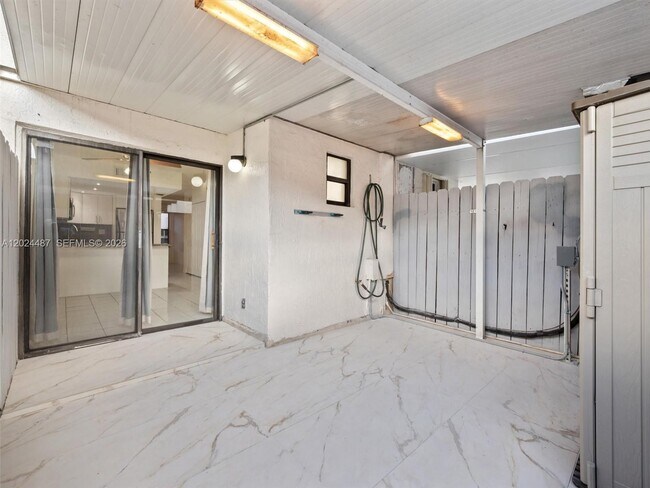 Building Photo - 5437 W 21st Ave