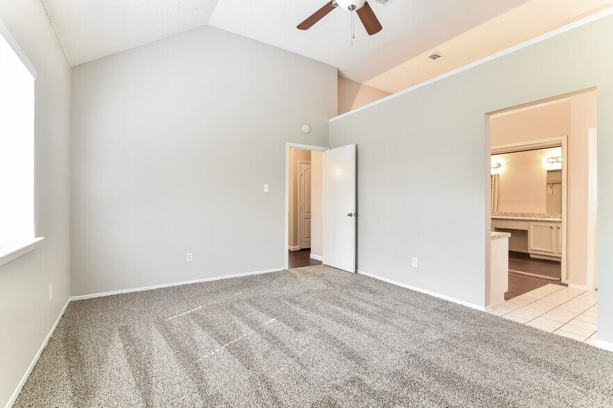 Building Photo - 8123 Summer Trail Dr