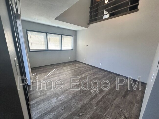 Building Photo - 1721 Ridgehaven Ct