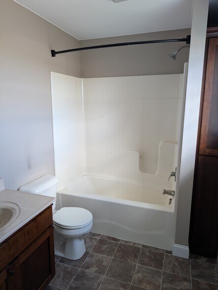 Building Photo - 17 Victoria Ct