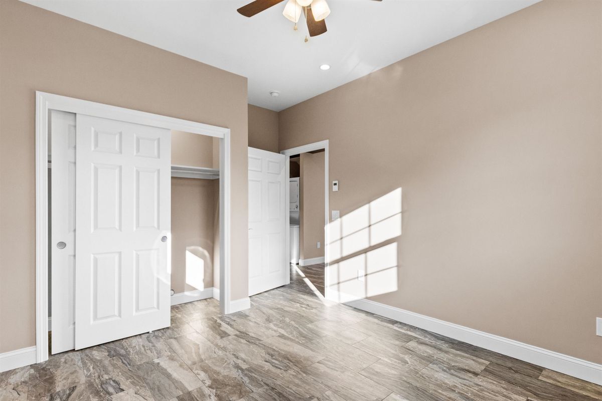 Building Photo - 6 Latchkey