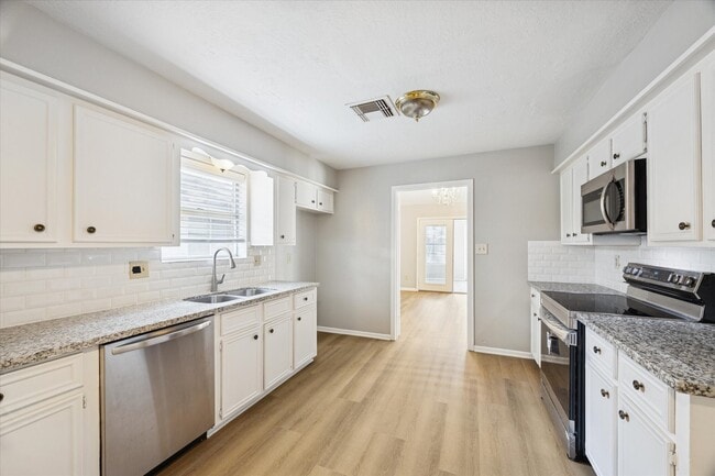 Building Photo - 25903 Long Hill Ln