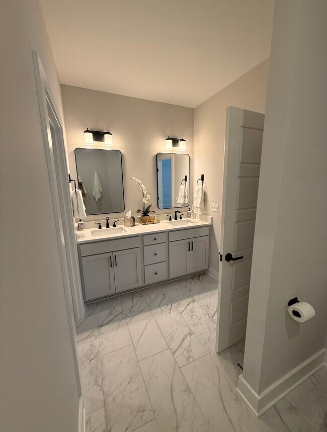 Building Photo - 9030 Headwaters Dr
