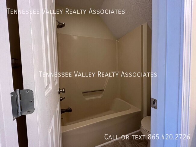 Building Photo - 455 Bramblewood Ln