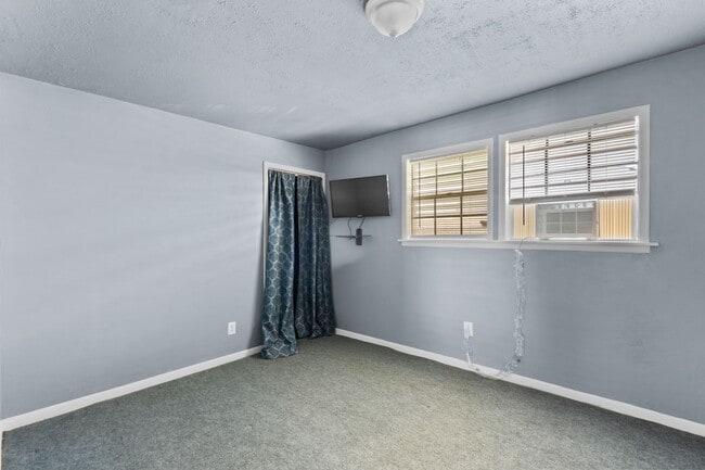 Building Photo - 810 93rd St