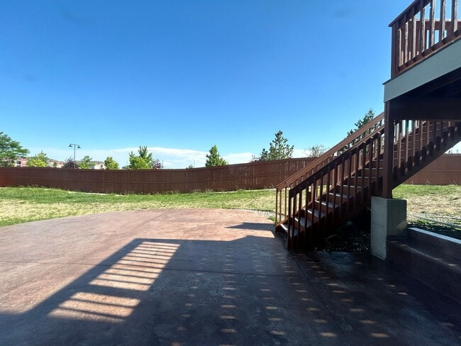 Building Photo - Spacious 5-Bedroom House with Large Fenced Yard