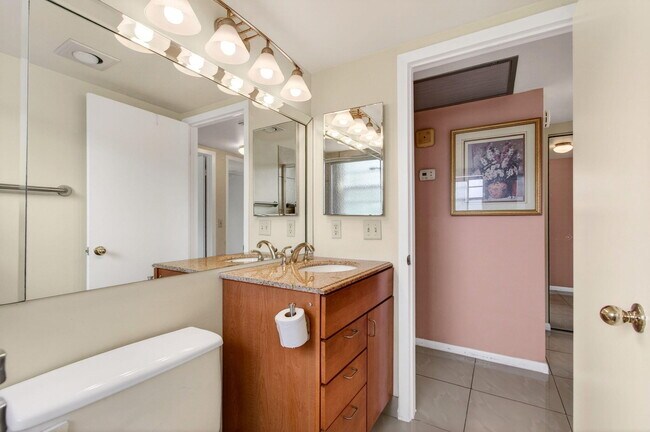 Building Photo - 116 Mansfield C