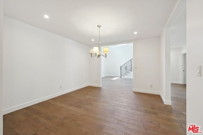 Building Photo - 5114 Cedros Ave