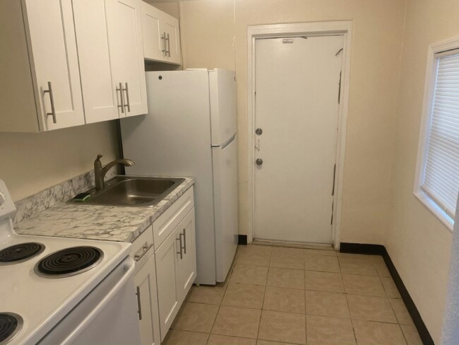 Building Photo - 4 E Main St