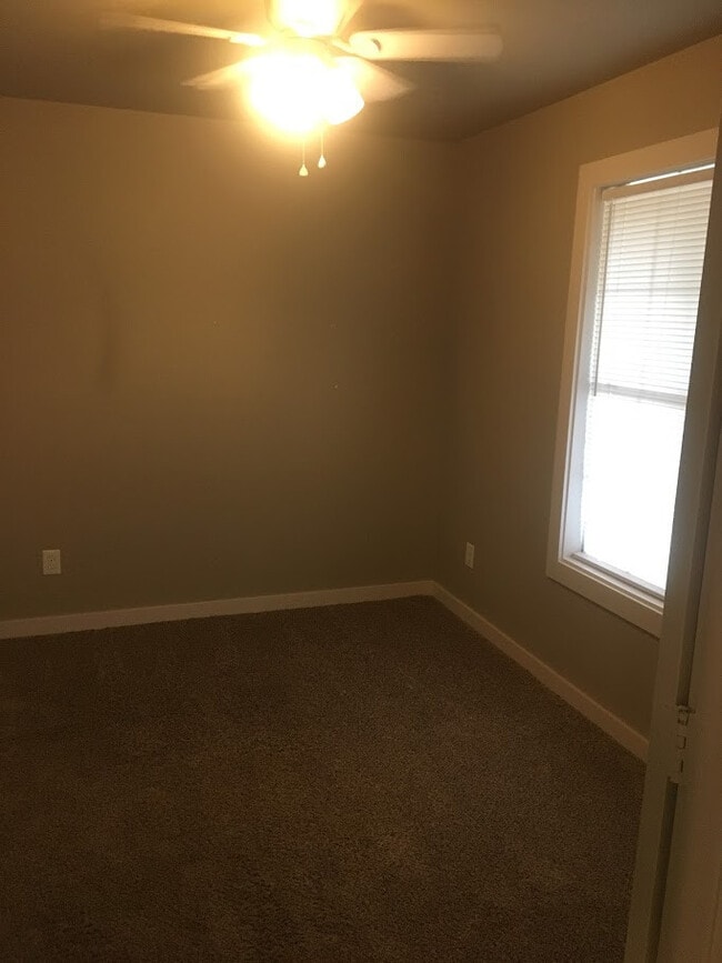 Building Photo - Storer Ave