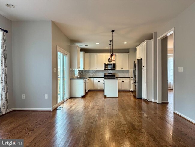 Building Photo - 25558 Dabner Dr