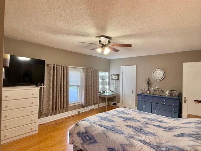 Building Photo - 1201 6th St SW