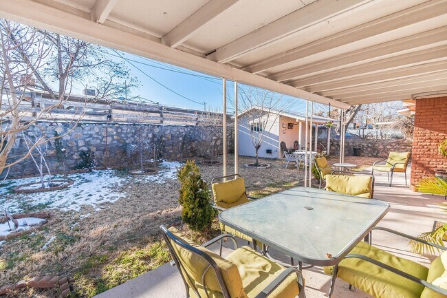 Building Photo - Furnished 3 bedroom, 2 bath home in Northeast El Paso!