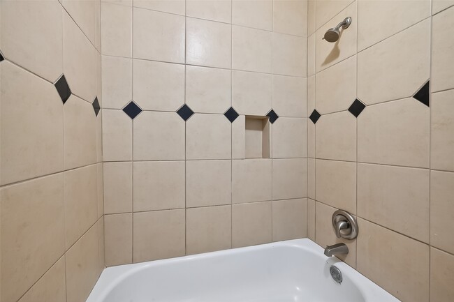 Building Photo - 1842 Freshmeadow Dr