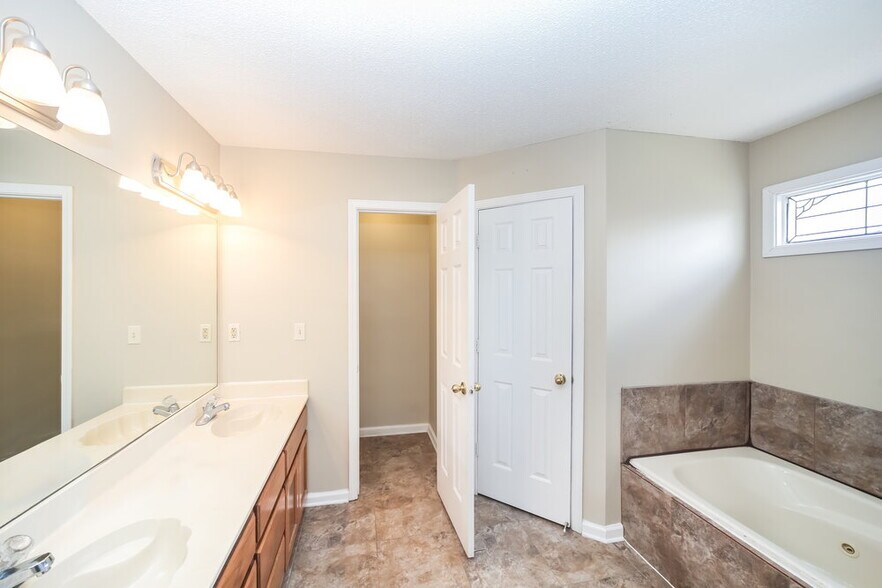 Building Photo - 5495 Philgrove Way