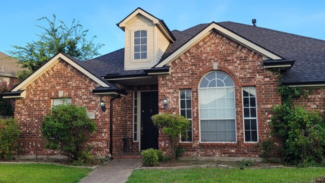 Primary Photo - 2102 Mapleview Dr